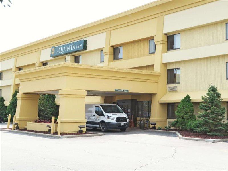 La Quinta Inn By Wyndham Milwaukee Airport / אוק קריק מראה חיצוני תמונה