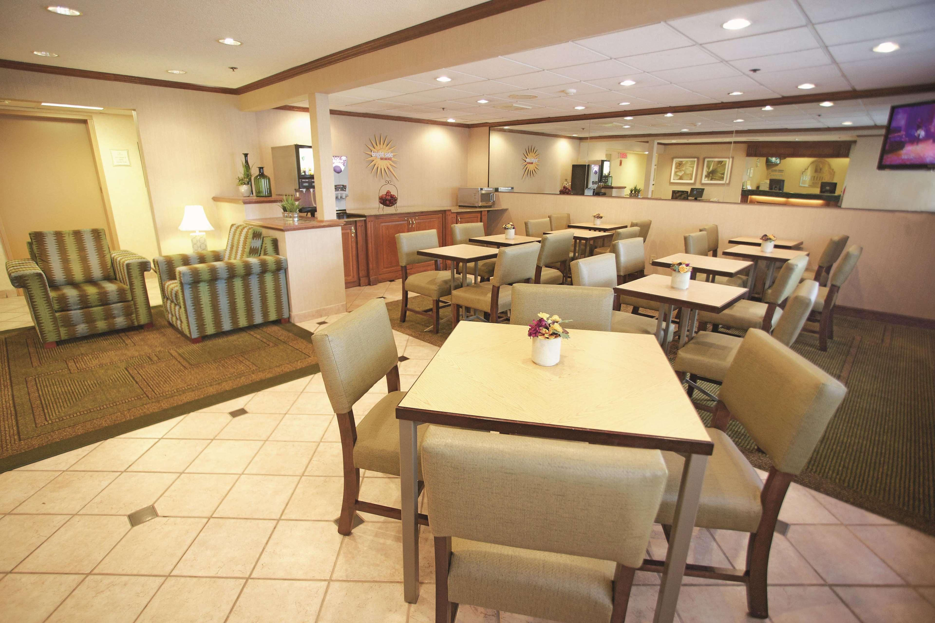 La Quinta Inn By Wyndham Milwaukee Airport / אוק קריק מראה חיצוני תמונה