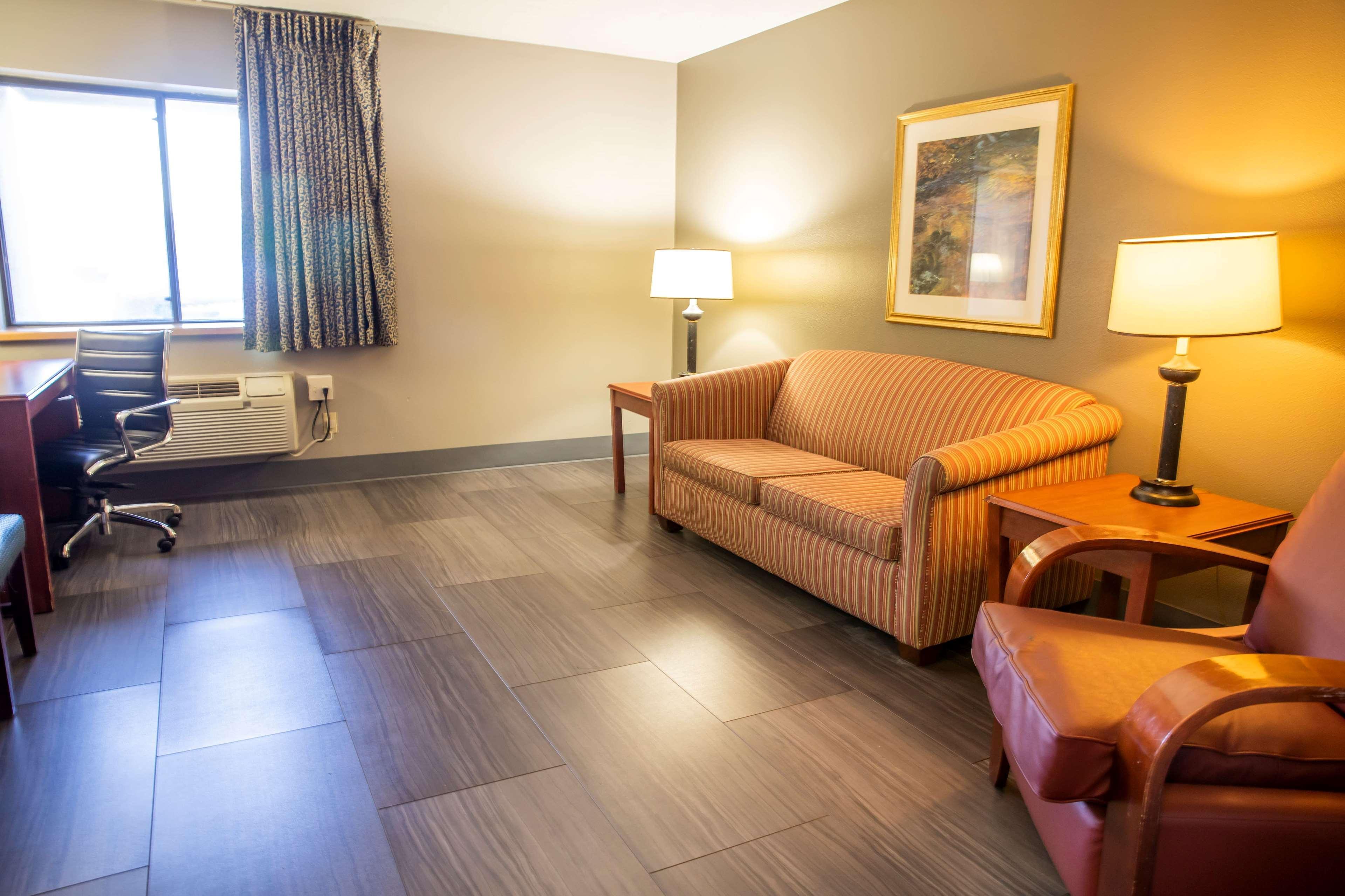 La Quinta Inn By Wyndham Milwaukee Airport / אוק קריק מראה חיצוני תמונה