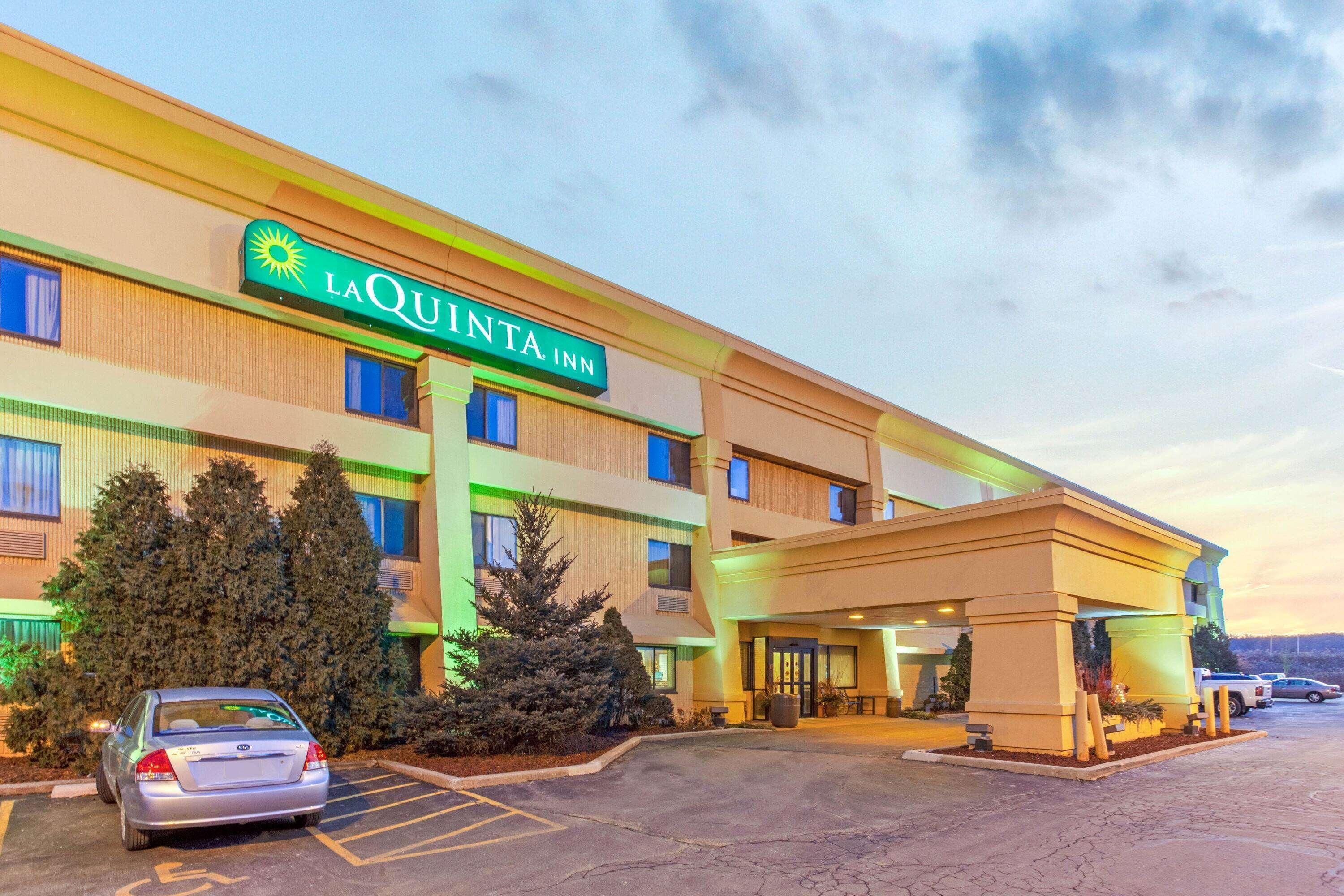 La Quinta Inn By Wyndham Milwaukee Airport / אוק קריק מראה חיצוני תמונה