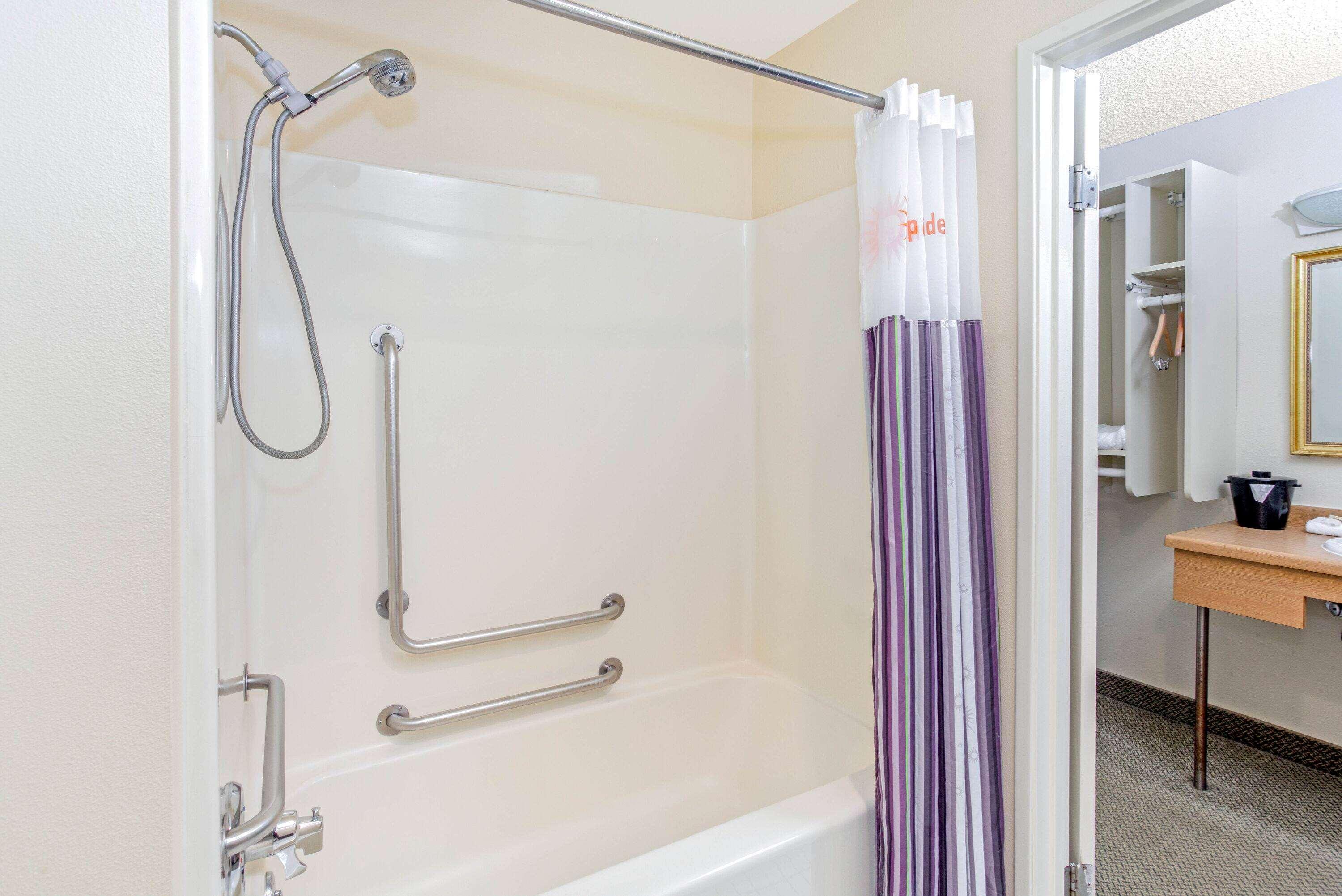La Quinta Inn By Wyndham Milwaukee Airport / אוק קריק מראה חיצוני תמונה