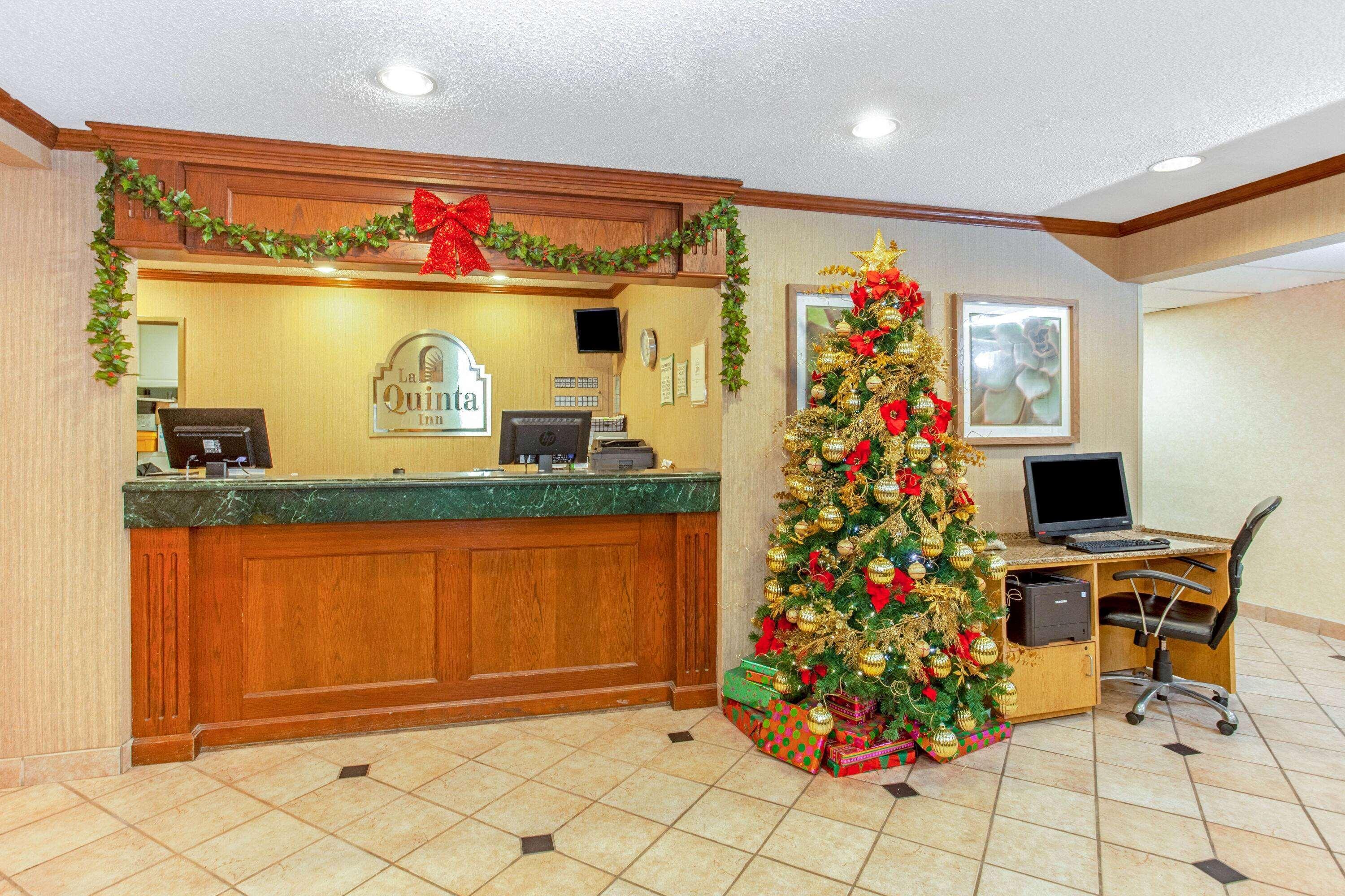 La Quinta Inn By Wyndham Milwaukee Airport / אוק קריק מראה חיצוני תמונה