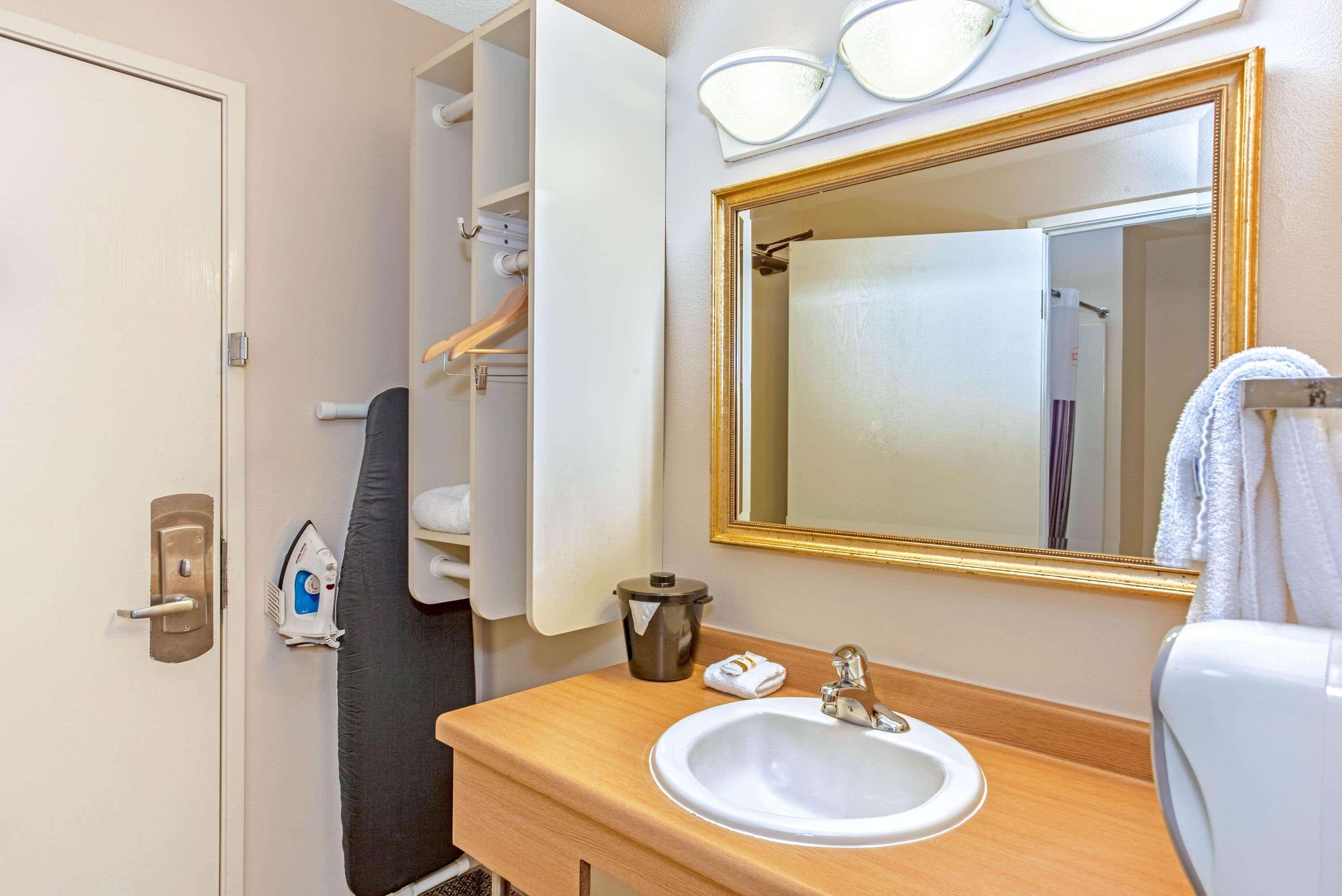 La Quinta Inn By Wyndham Milwaukee Airport / אוק קריק מראה חיצוני תמונה