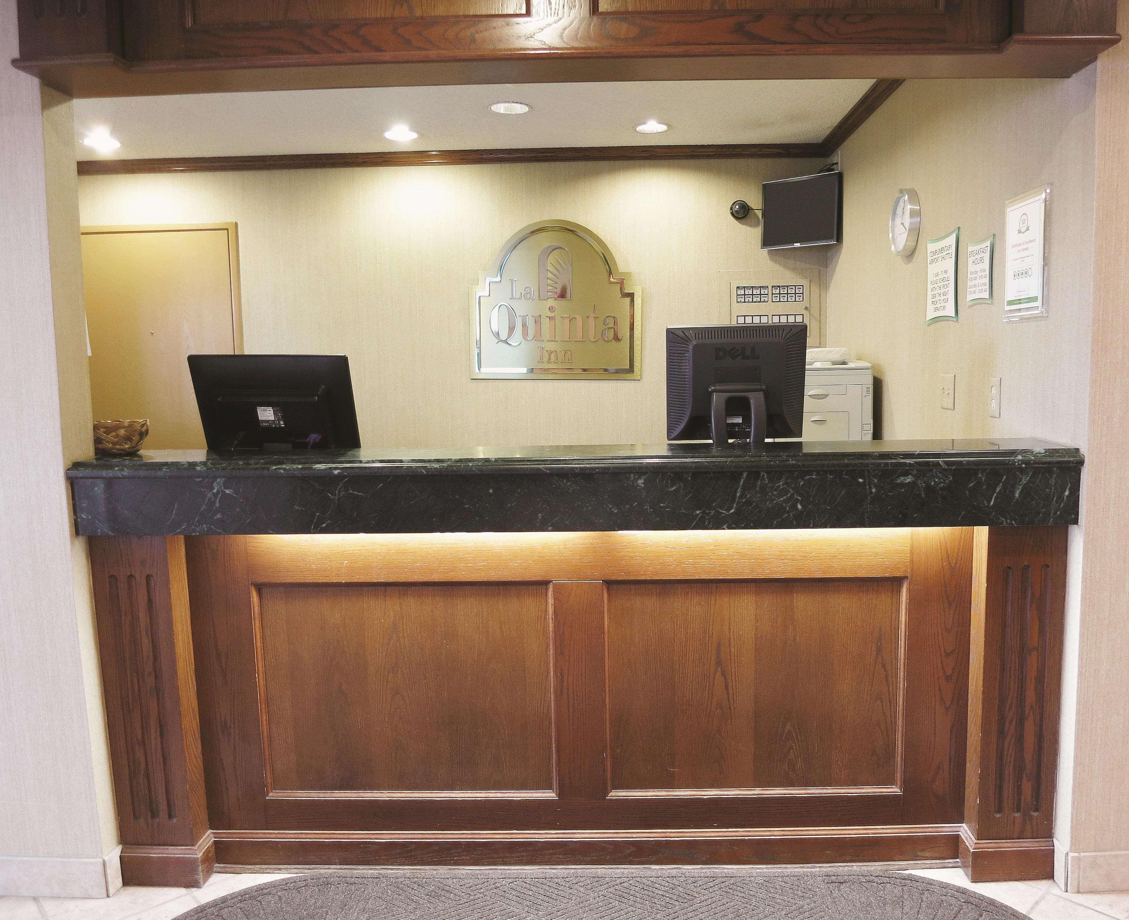 La Quinta Inn By Wyndham Milwaukee Airport / אוק קריק מראה חיצוני תמונה