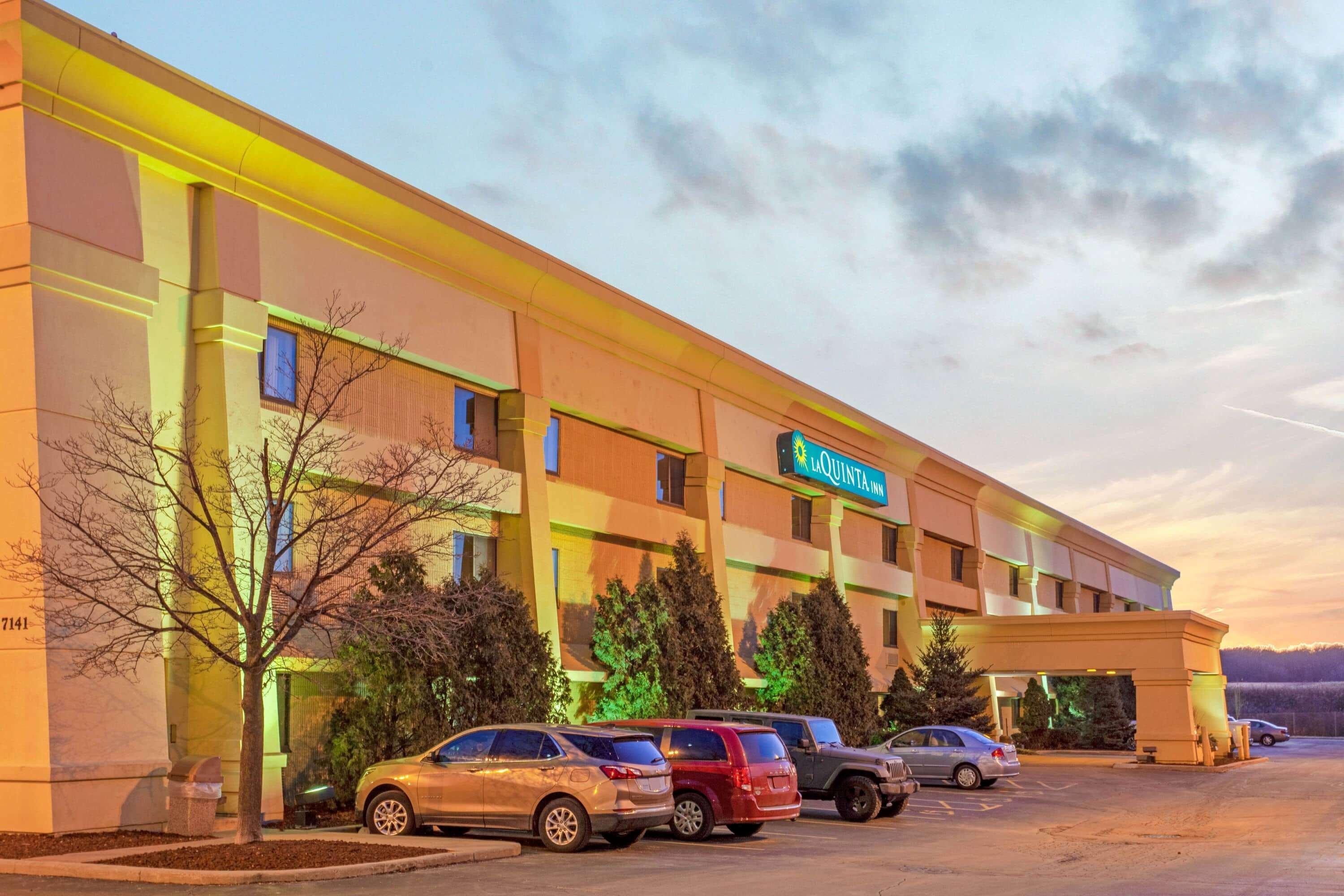 La Quinta Inn By Wyndham Milwaukee Airport / אוק קריק מראה חיצוני תמונה