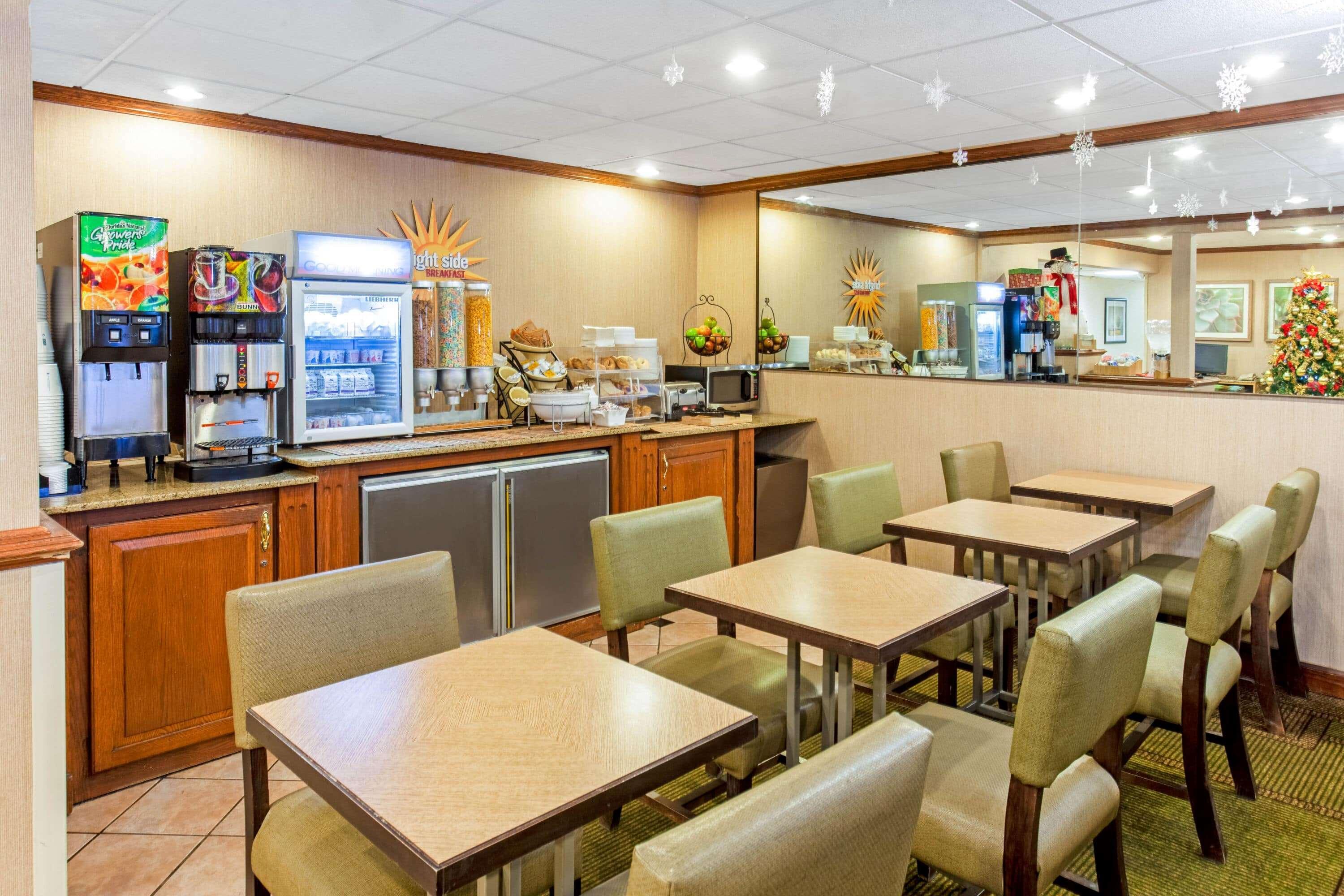 La Quinta Inn By Wyndham Milwaukee Airport / אוק קריק מראה חיצוני תמונה