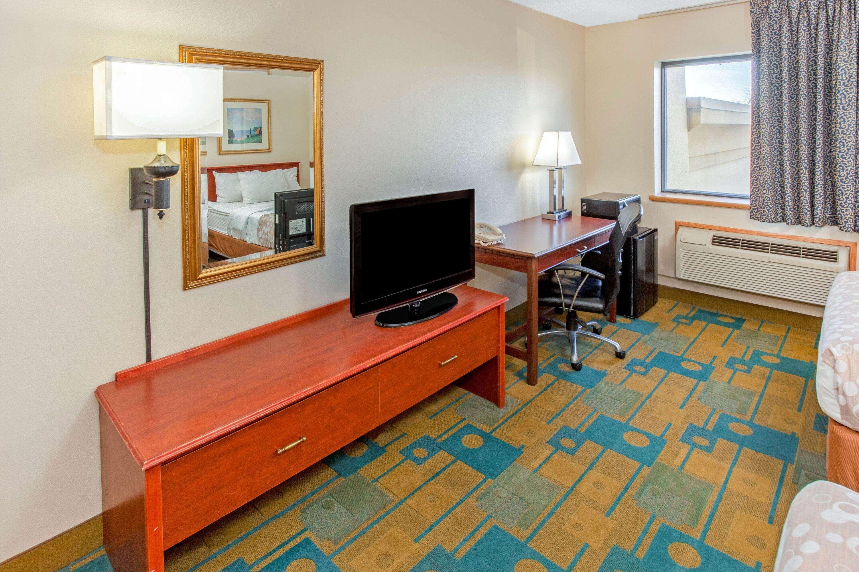 La Quinta Inn By Wyndham Milwaukee Airport / אוק קריק מראה חיצוני תמונה
