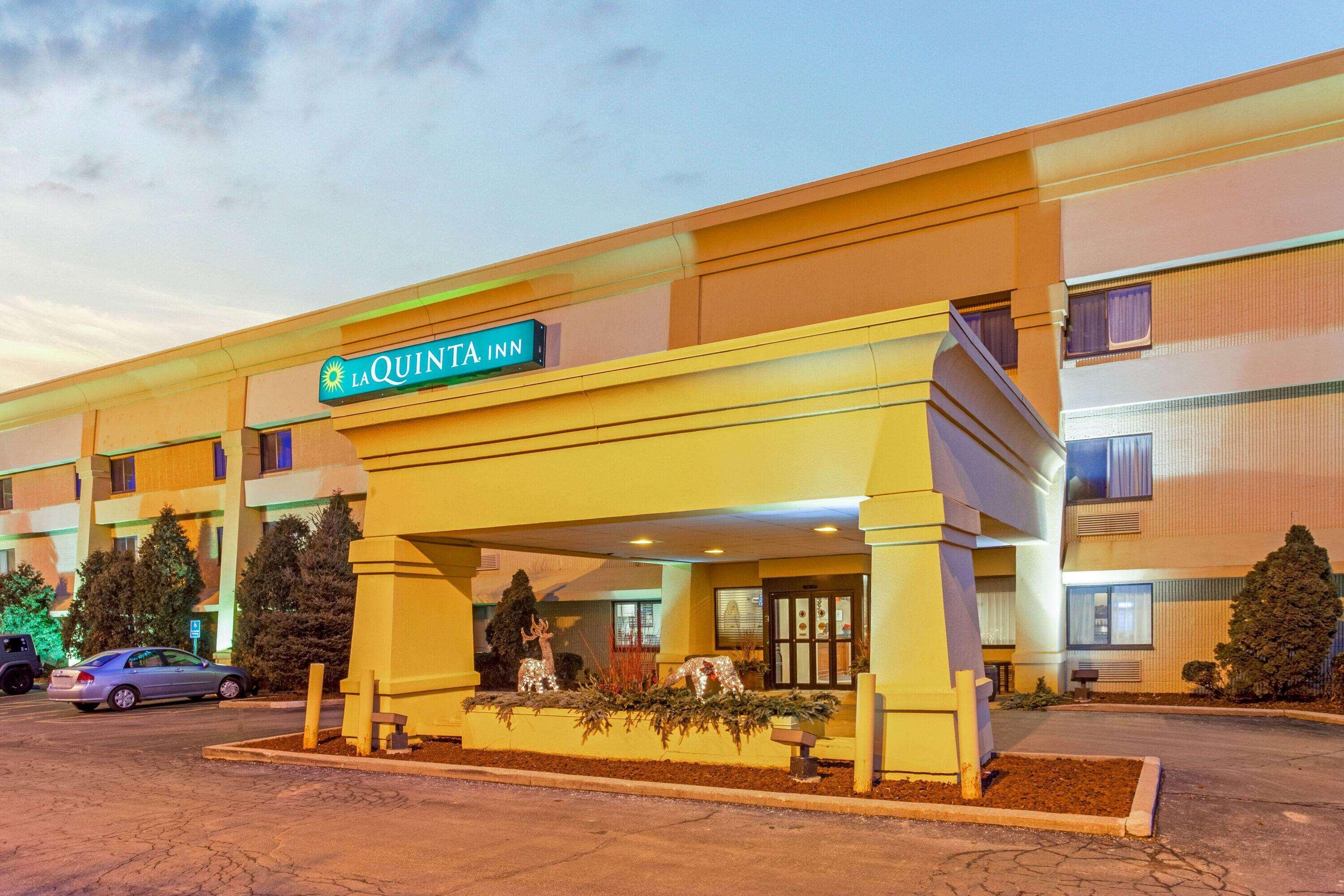 La Quinta Inn By Wyndham Milwaukee Airport / אוק קריק מראה חיצוני תמונה