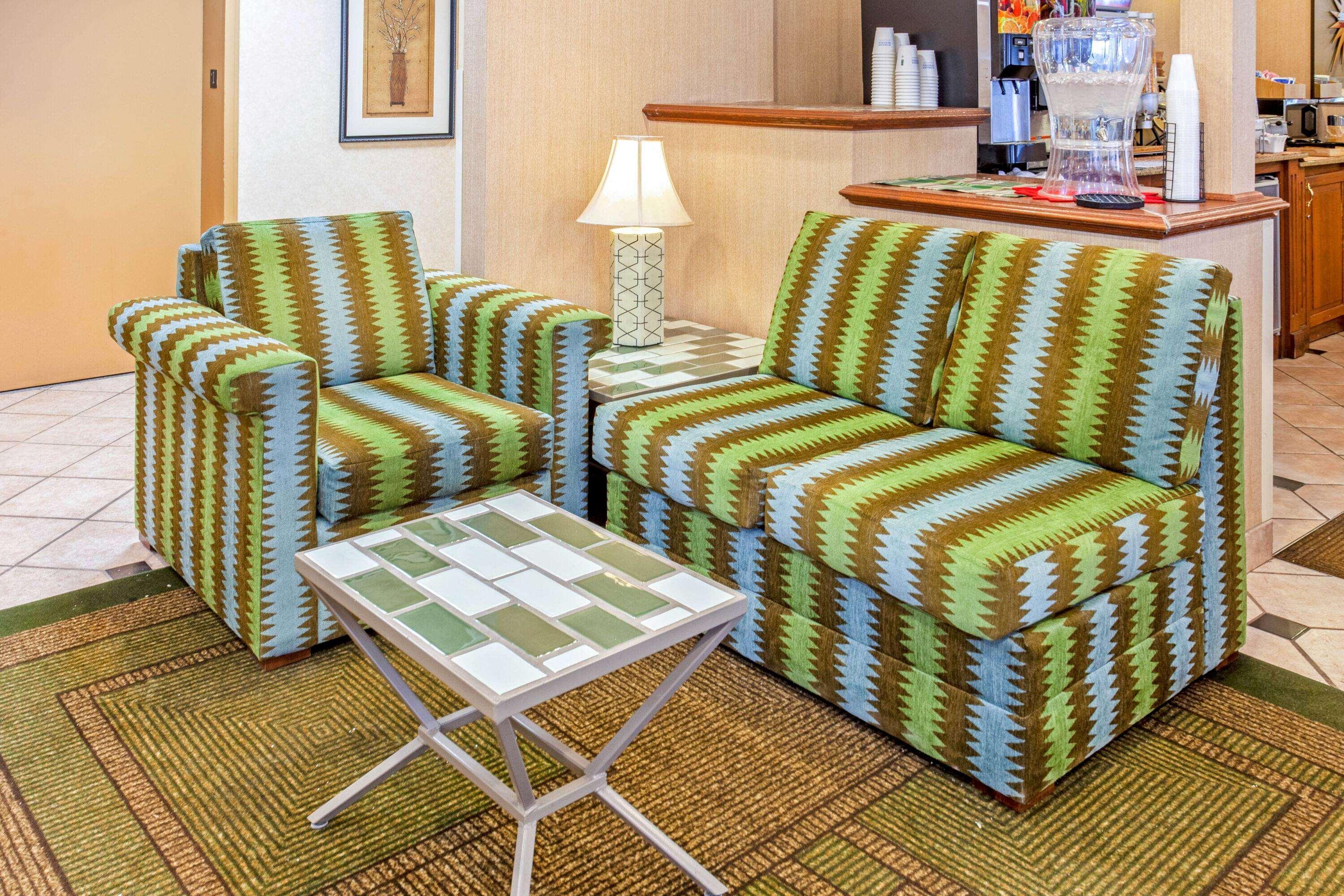 La Quinta Inn By Wyndham Milwaukee Airport / אוק קריק מראה חיצוני תמונה