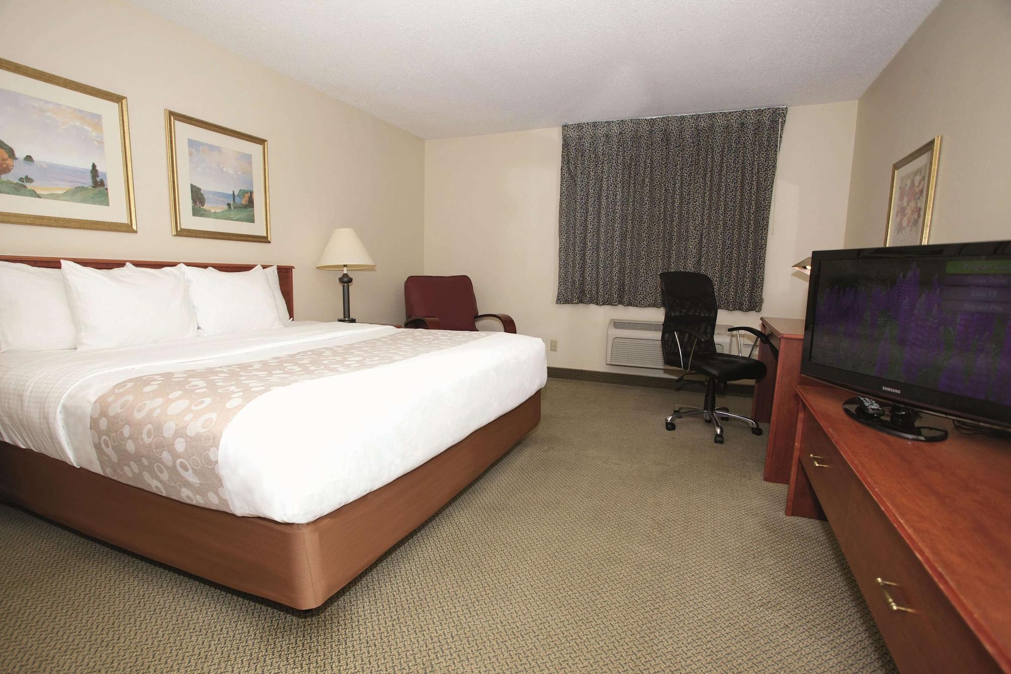 La Quinta Inn By Wyndham Milwaukee Airport / אוק קריק מראה חיצוני תמונה